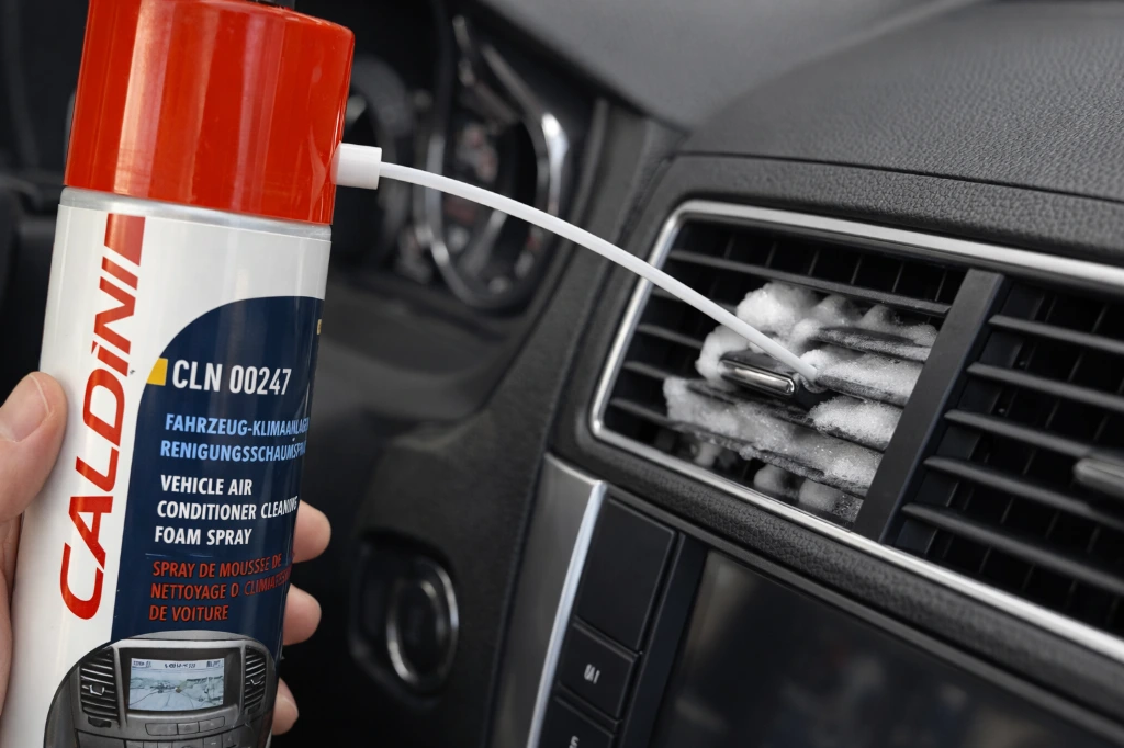 Caldini-Klimaanlagenreinigungsschaum-400ml-anwendung.webp